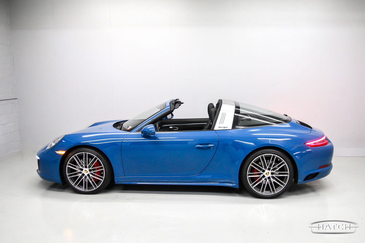 2019-Porsche-911-Targa-4S-Blue18